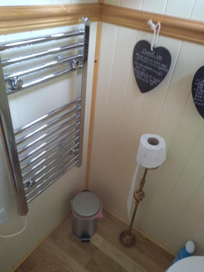 Glamping Malvern Shepherd Hut Exterior photo